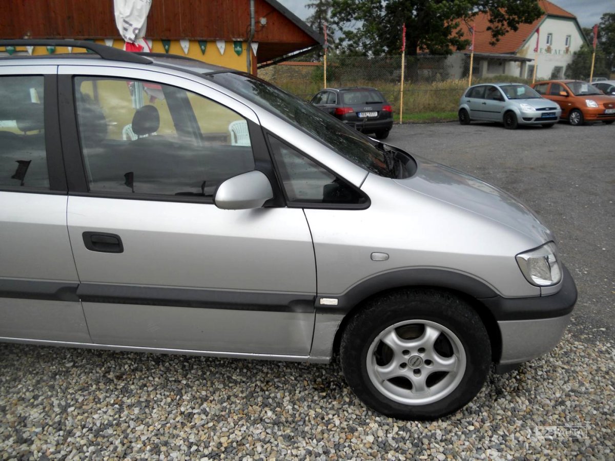 Opel Zafira, 2001 - pohled č. 4