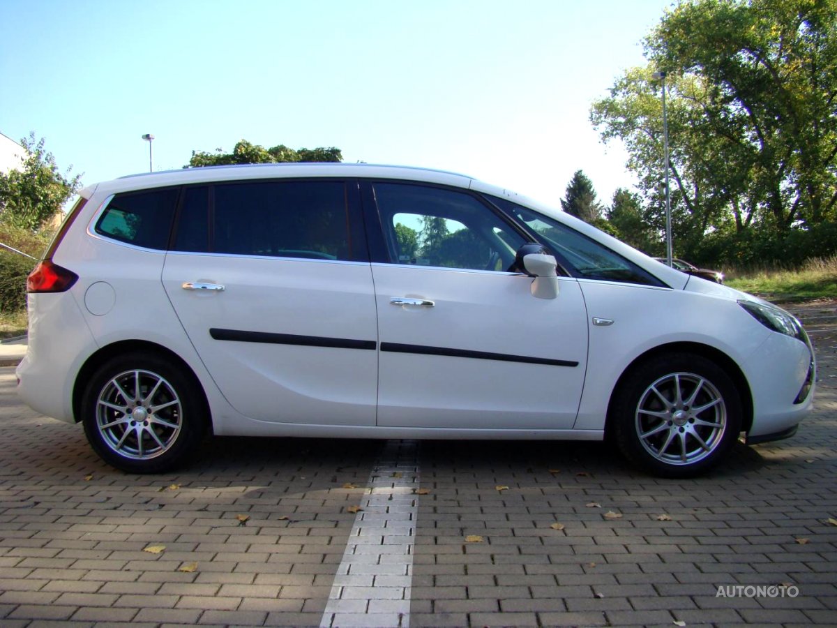 Opel Zafira, 2012 - pohled č. 3