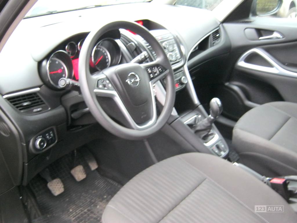 Opel Zafira, 2013 - pohled č. 4