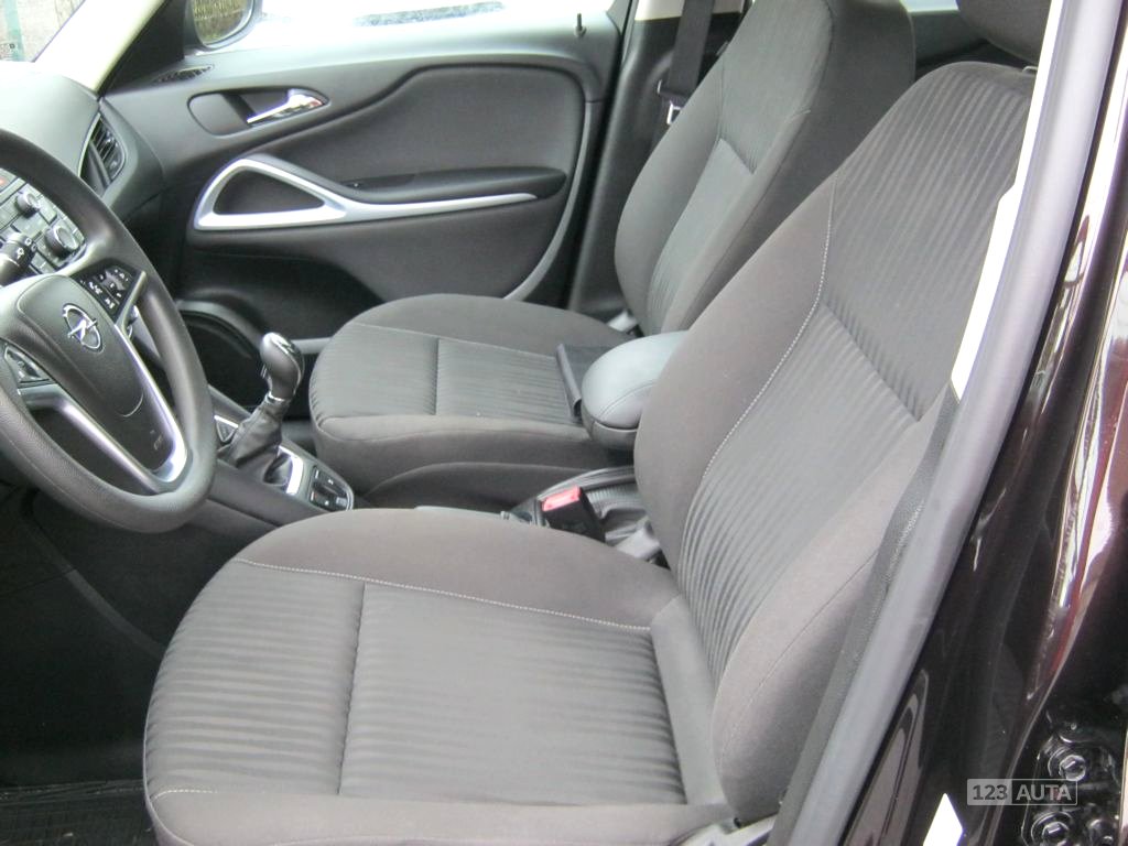 Opel Zafira, 2013 - pohled č. 5