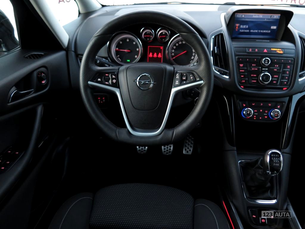 Opel Zafira, 2013 - pohled č. 18