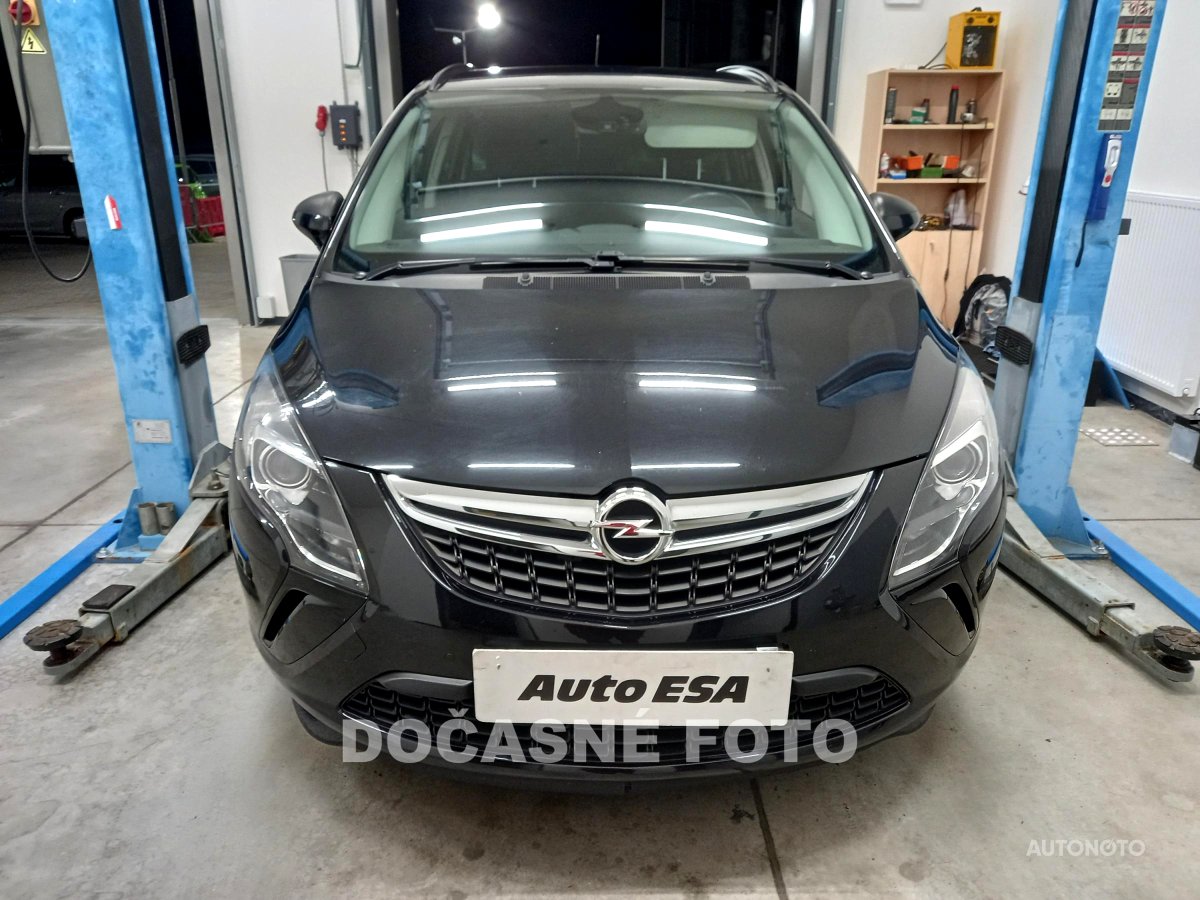 Opel Zafira, 2012 - pohled č. 2