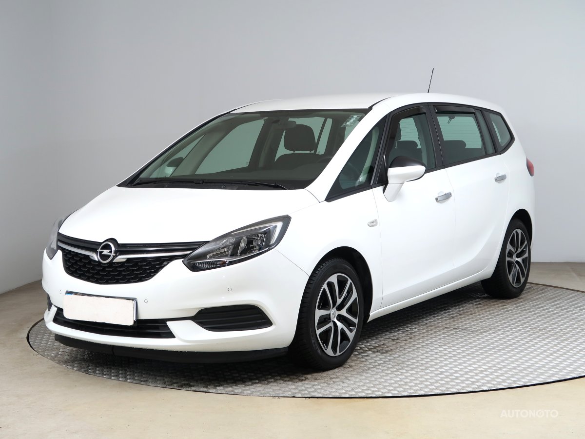 Opel Zafira, 2019 - pohled č. 3