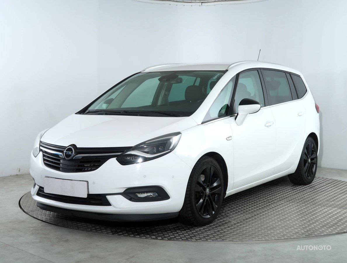 Opel Zafira, 2018 - pohled č. 3