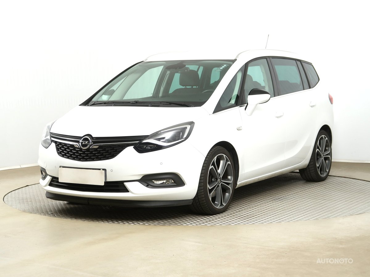 Opel Zafira, 2019 - pohled č. 3