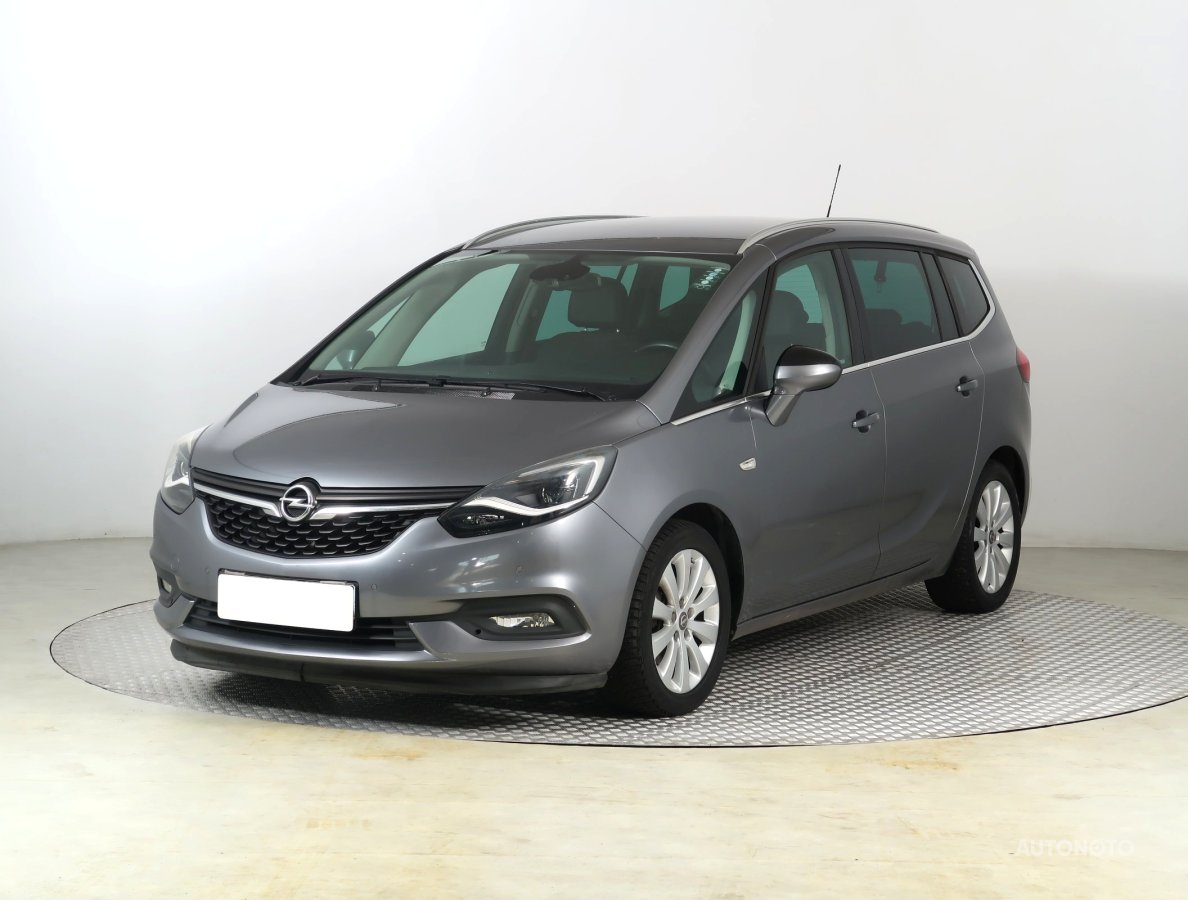Opel Zafira, 2018 - pohled č. 3