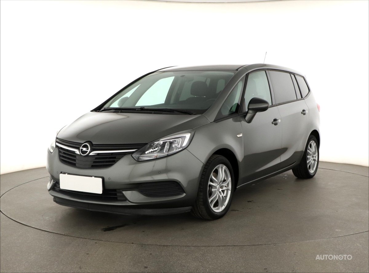 Opel Zafira, 2019 - pohled č. 3