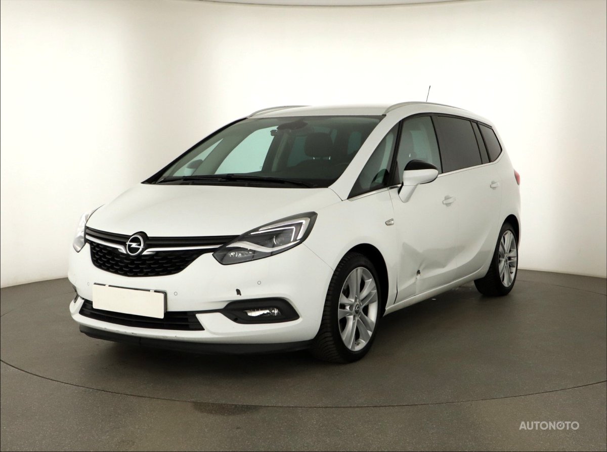 Opel Zafira, 2019 - pohled č. 3