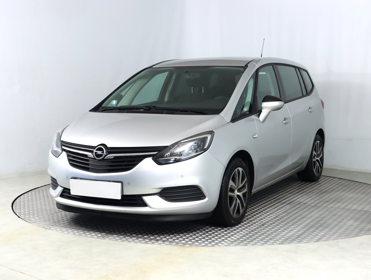 Opel Zafira, 2018 - pohled č. 3