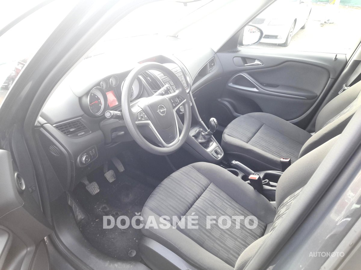 Opel Zafira, 2016 - pohled č. 3
