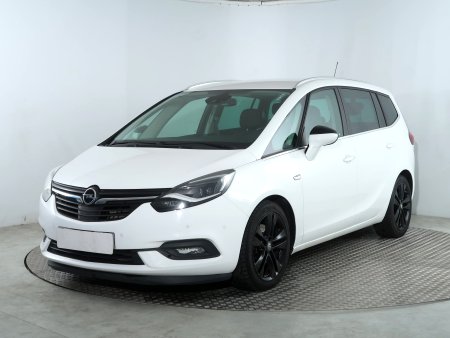 Opel Zafira, 2018 - pohled č. 3