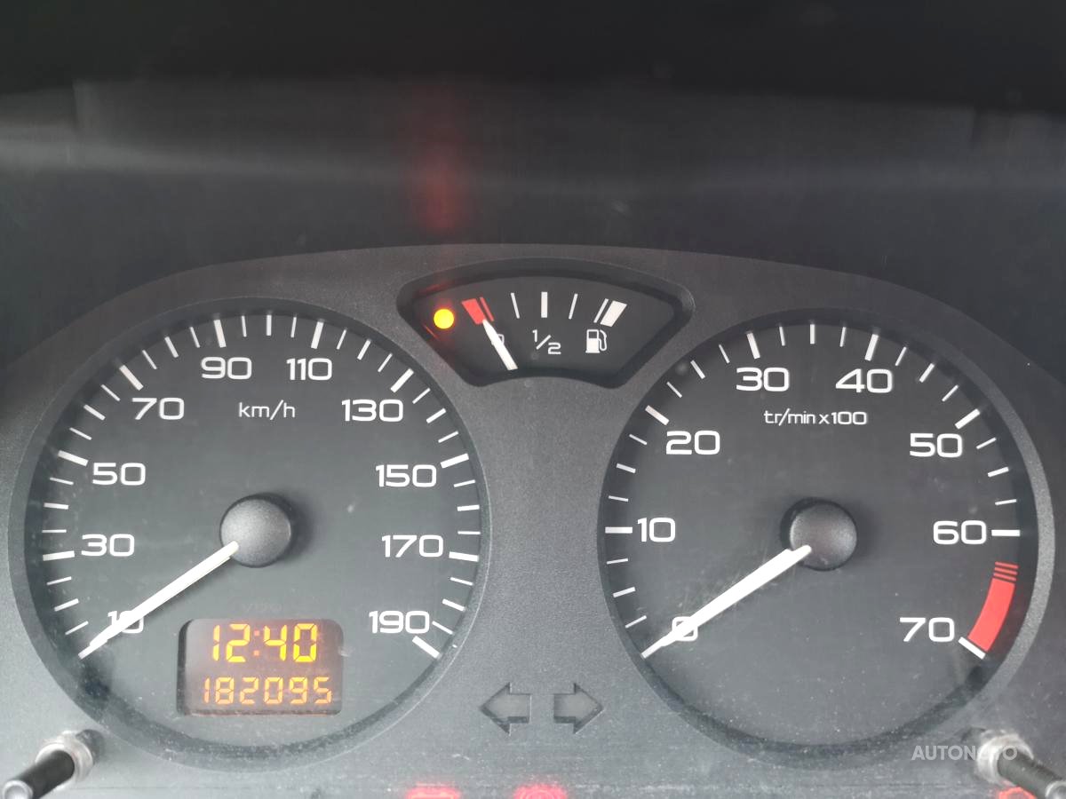 Peugeot 106, 1999 - pohled č. 3