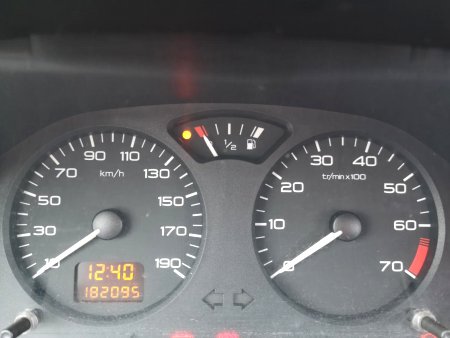 Peugeot 106, 1999 - pohled č. 3