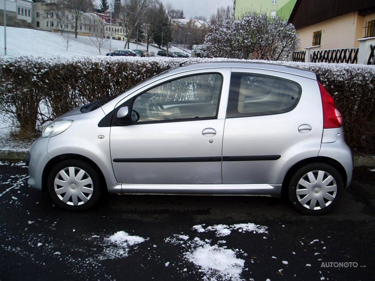 Peugeot 107, 2006 - pohled č. 2