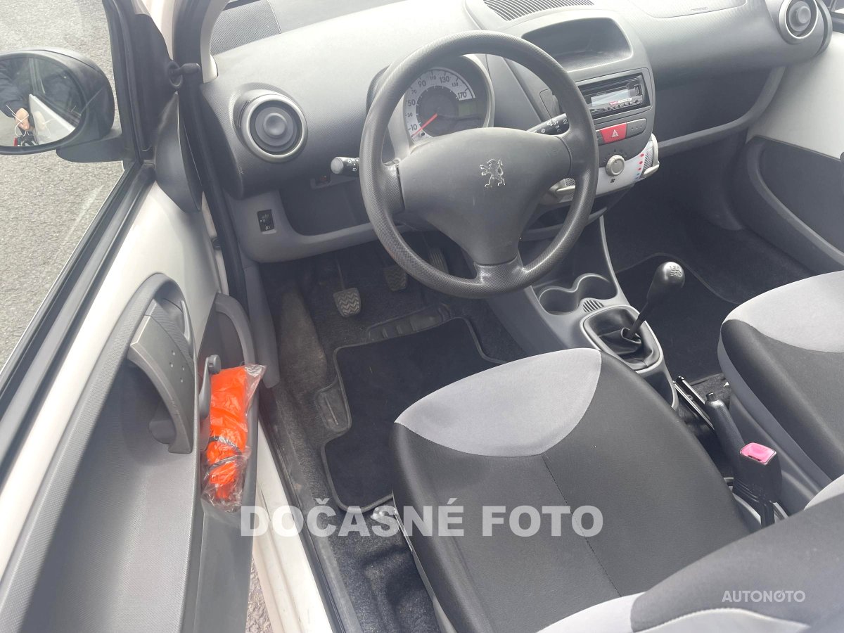 Peugeot 107, 2009 - pohled č. 3