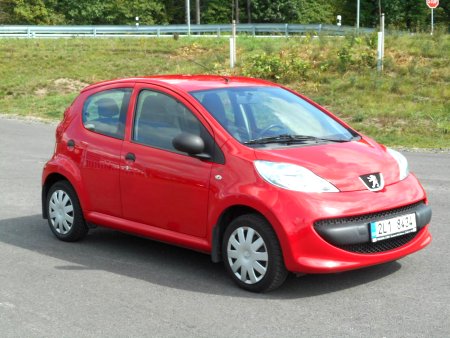 Peugeot 107, 2006 - pohled č. 2