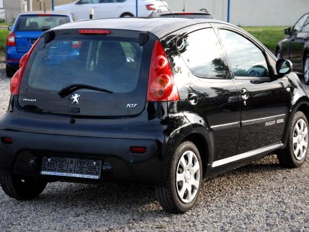 Peugeot 107, 2010 - pohled č. 3