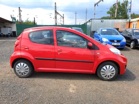 Peugeot 107, 2009 - pohled č. 3