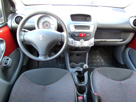 Peugeot 107, 2009 - pohled č. 12