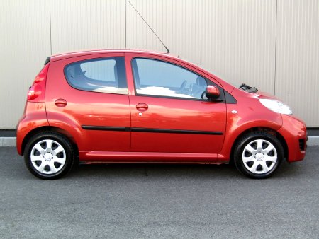 Peugeot 107, 2009 - pohled č. 4