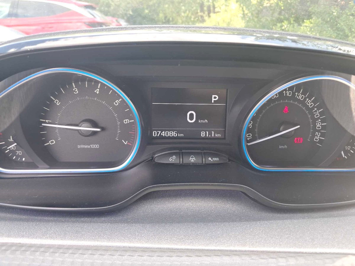 Peugeot 2008, 2017 - pohled č. 3