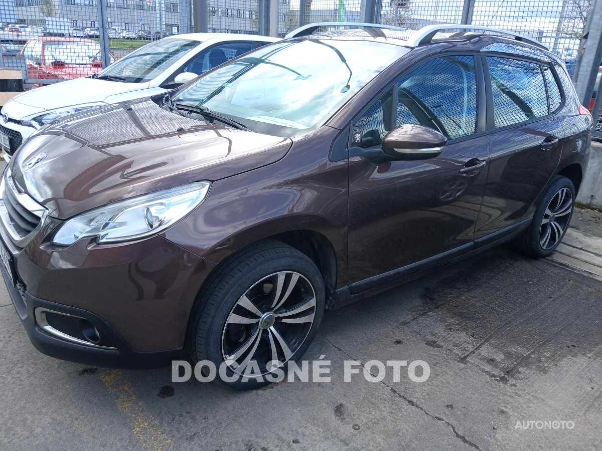 Peugeot 2008, 2014 - celkový pohled