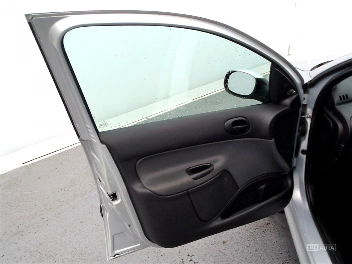 Peugeot 206, 2008 - pohled č. 8