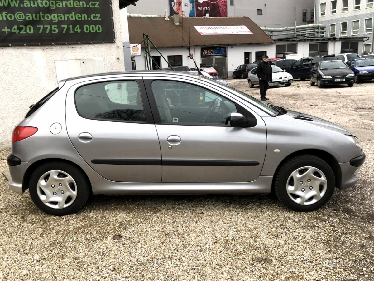 Peugeot 206, 2004 - pohled č. 8