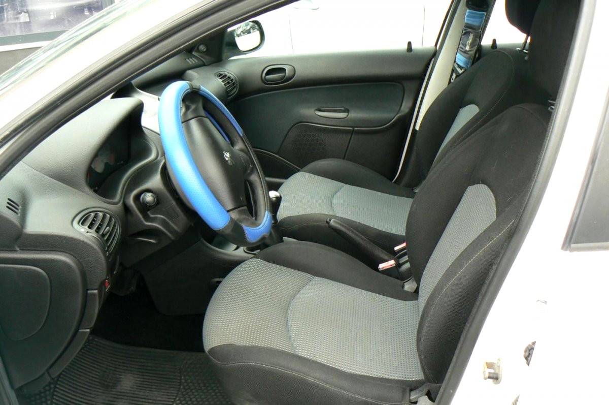 Peugeot 206, 2004 - pohled č. 8