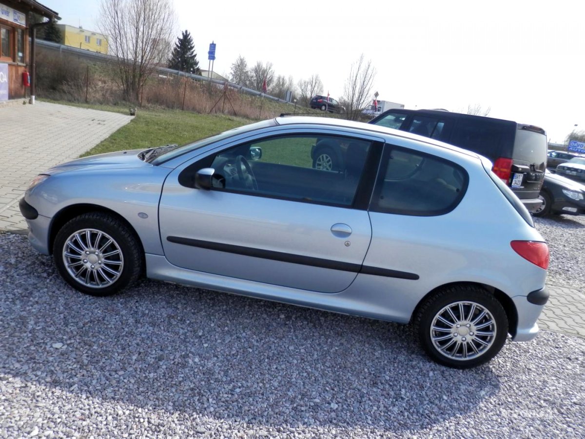 Peugeot 206, 2004 - pohled č. 3