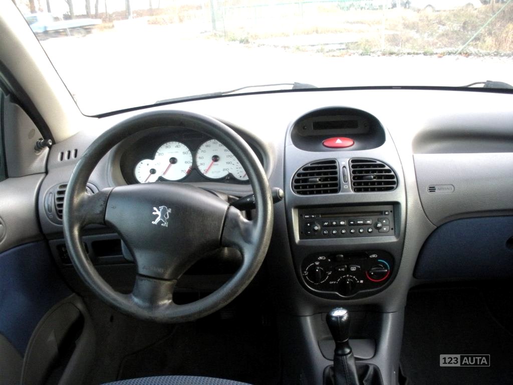 Peugeot 206, 2002 - pohled č. 10
