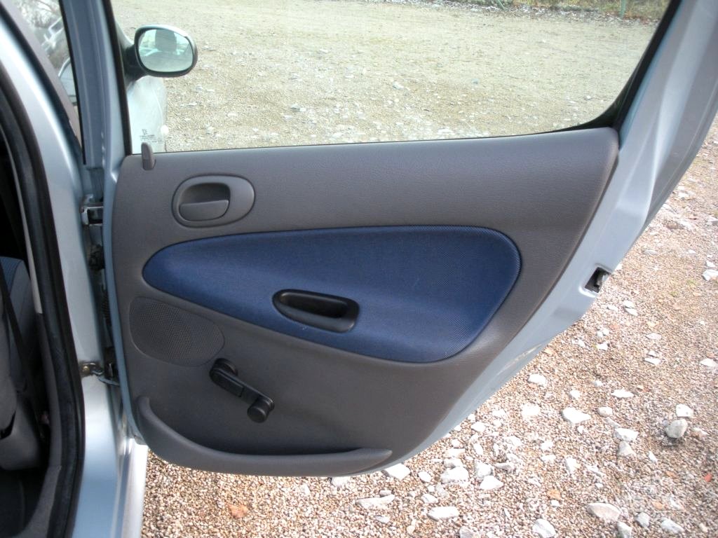 Peugeot 206, 2002 - pohled č. 25
