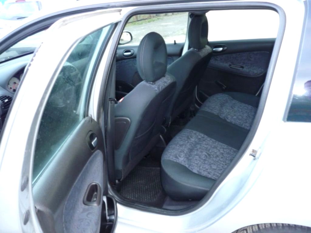 Peugeot 206, 2004 - pohled č. 9
