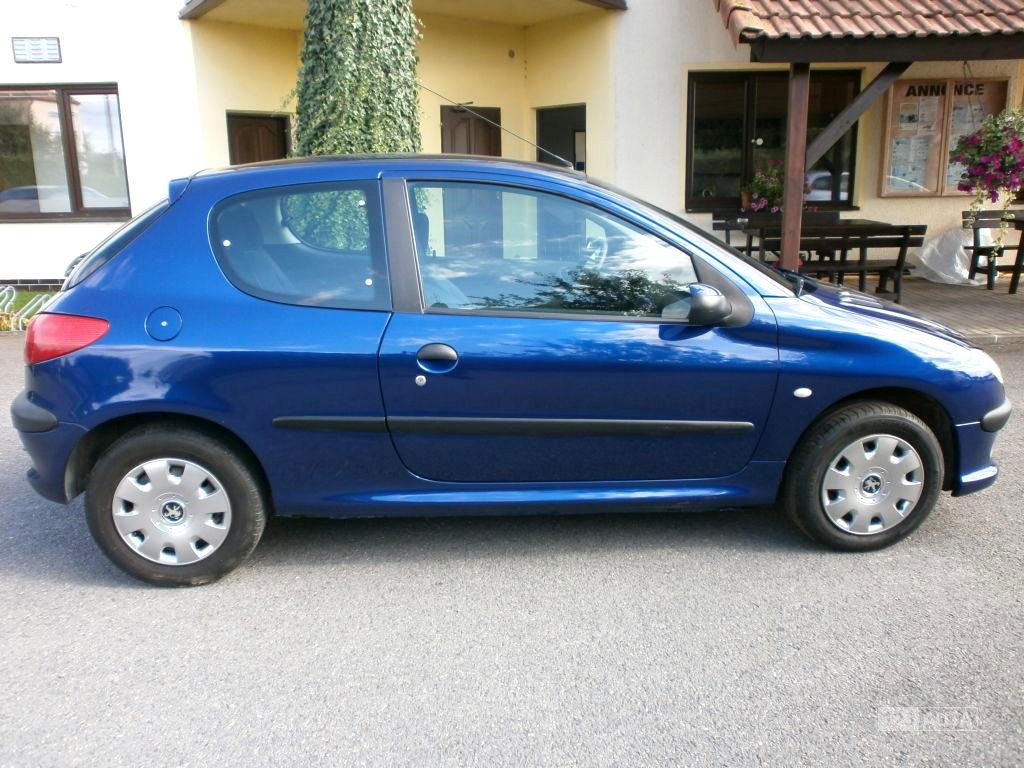 Peugeot 206, 2001 - pohled č. 4