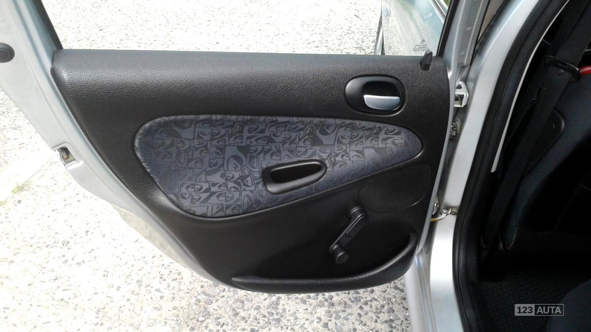 Peugeot 206, 2004 - pohled č. 18