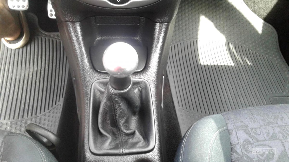 Peugeot 206, 2004 - pohled č. 19