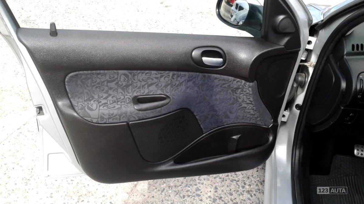 Peugeot 206, 2004 - pohled č. 6