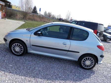 Peugeot 206, 2004 - pohled č. 3