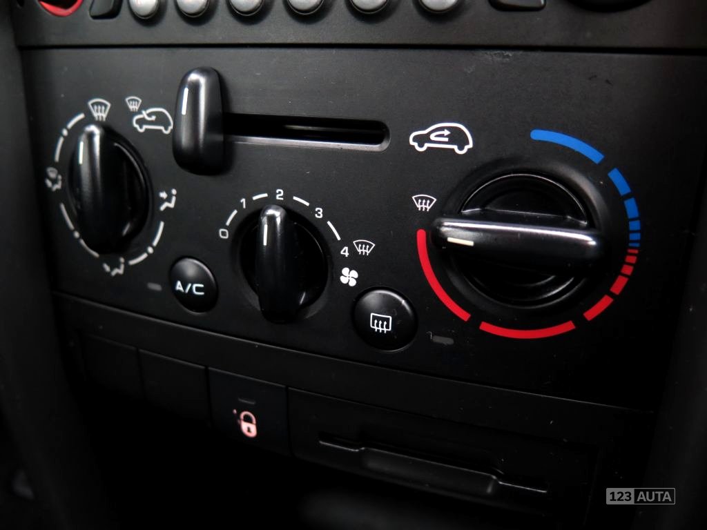 Peugeot 207, 2006 - pohled č. 18