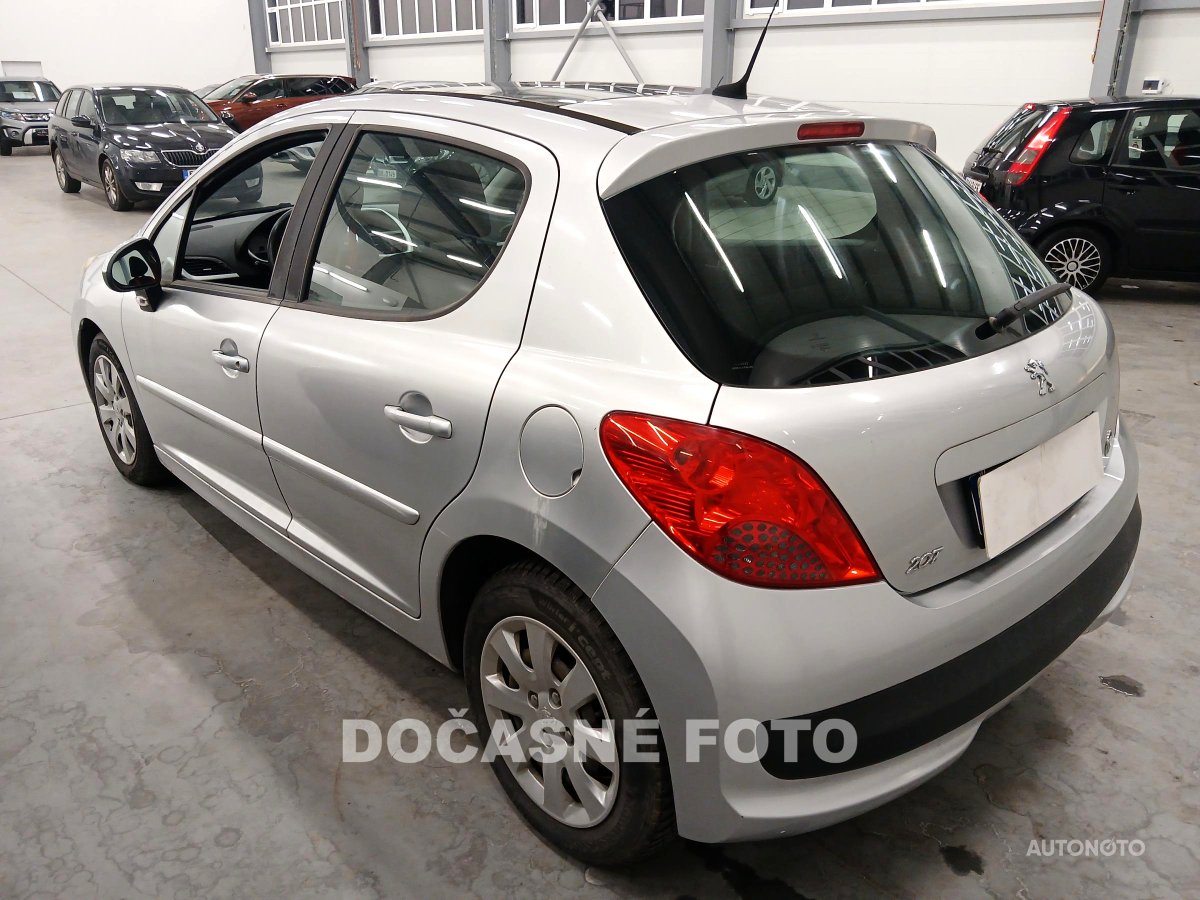 Peugeot 207, 2009 - pohled č. 2