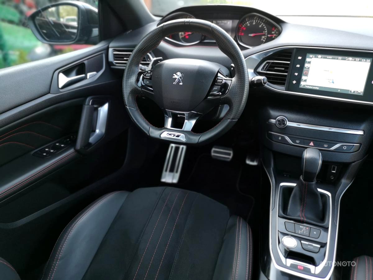 Peugeot 308, 2016 - pohled č. 3