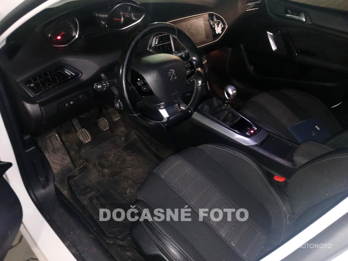 Peugeot 308, 2018 - pohled č. 3