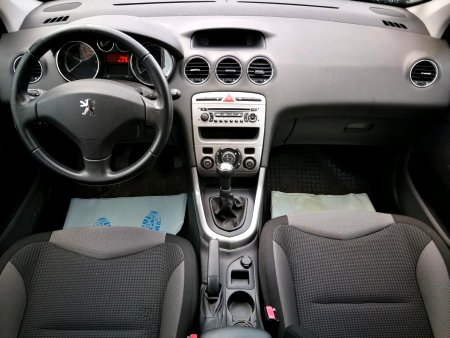 Peugeot 308, 2010 - pohled č. 2