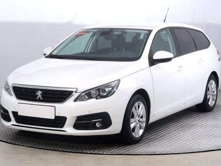 Peugeot 308, 2018 - pohled č. 3