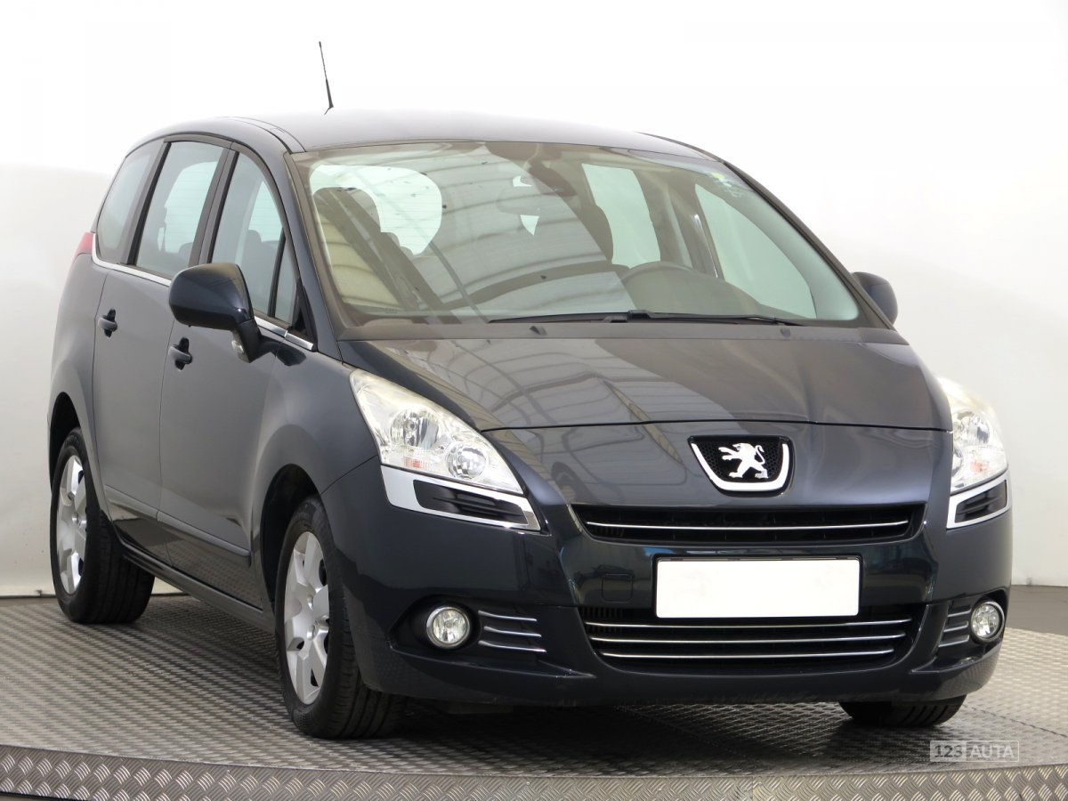 Peugeot 5008, 2011 - celkový pohled