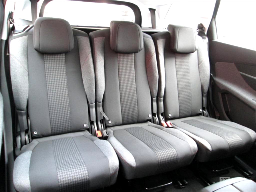 Peugeot 5008, 2018 - pohled č. 10