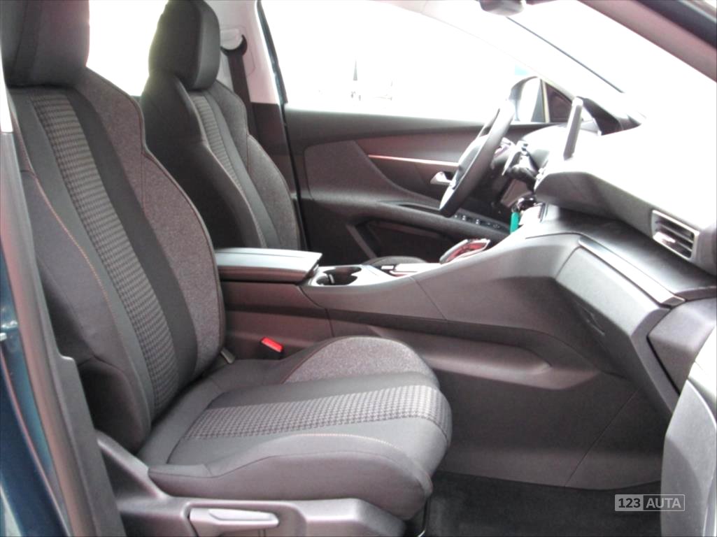 Peugeot 5008, 2018 - pohled č. 8