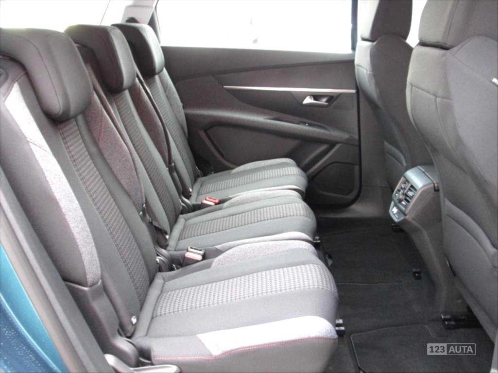 Peugeot 5008, 2018 - pohled č. 9