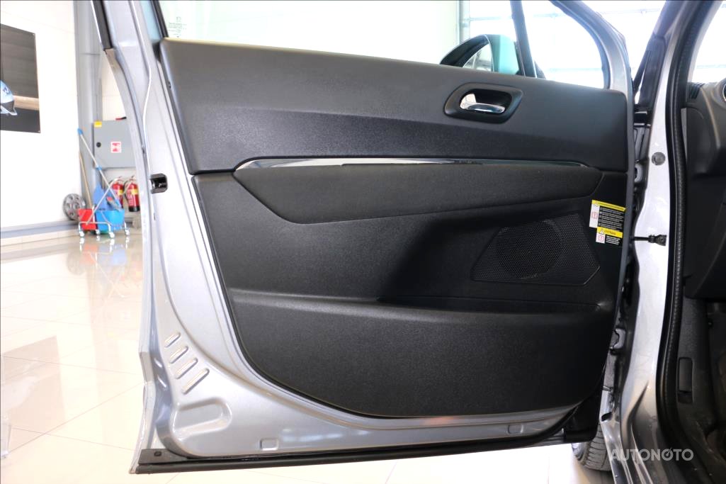 Peugeot 5008, 2016 - pohled č. 9