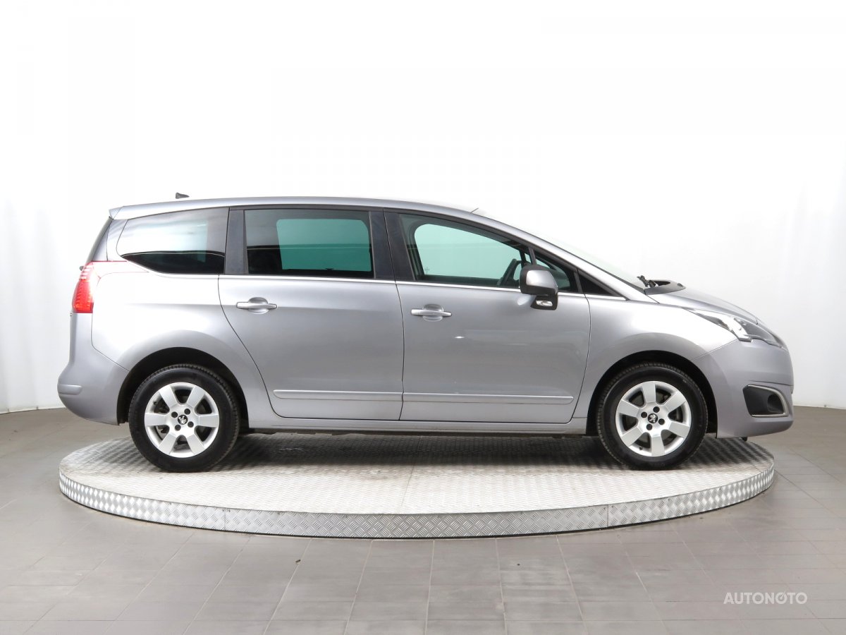 Peugeot 5008, 2016 - pohled č. 8